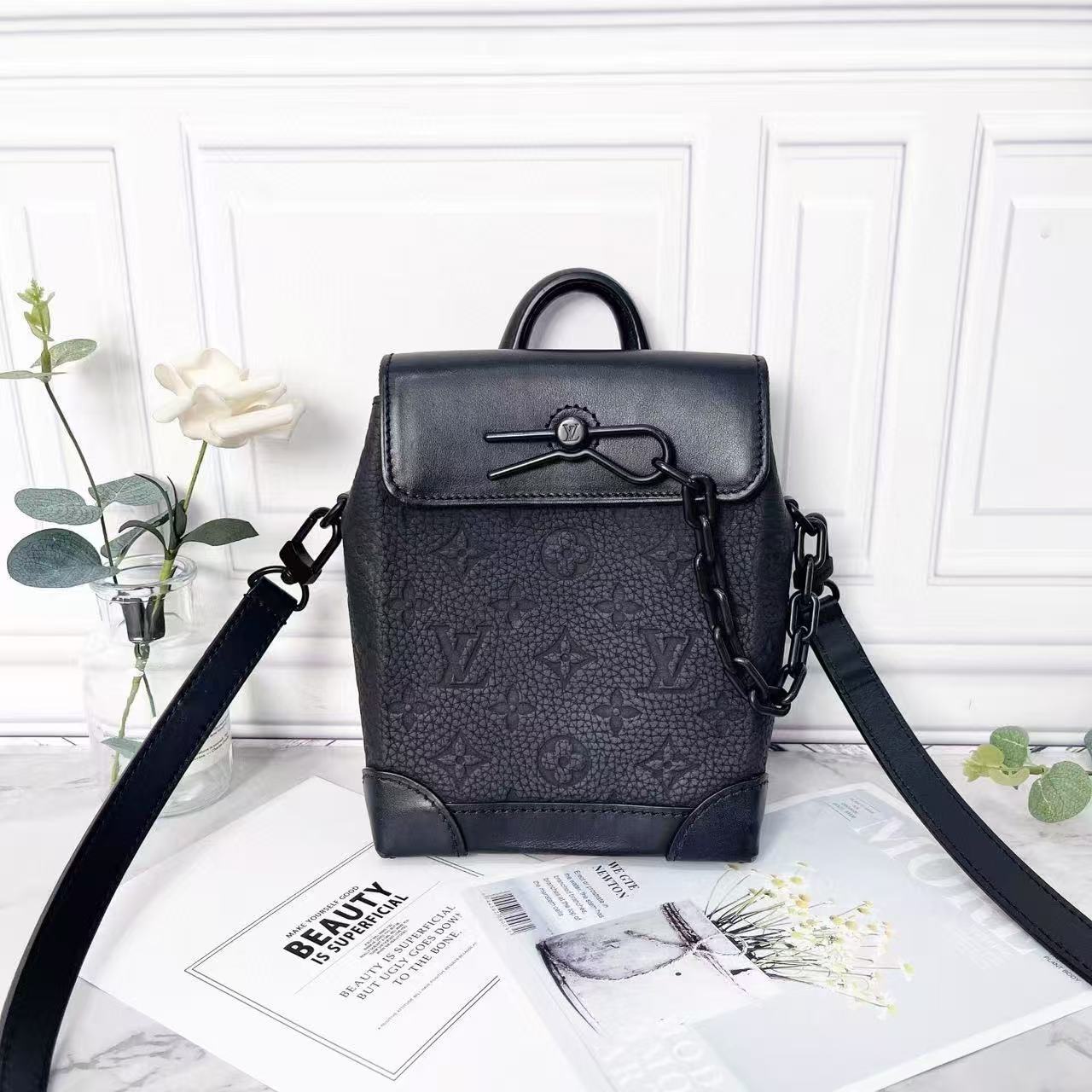 95新 LouisVuitton/路易威登 LV/路易威登黑色全皮压花手袋