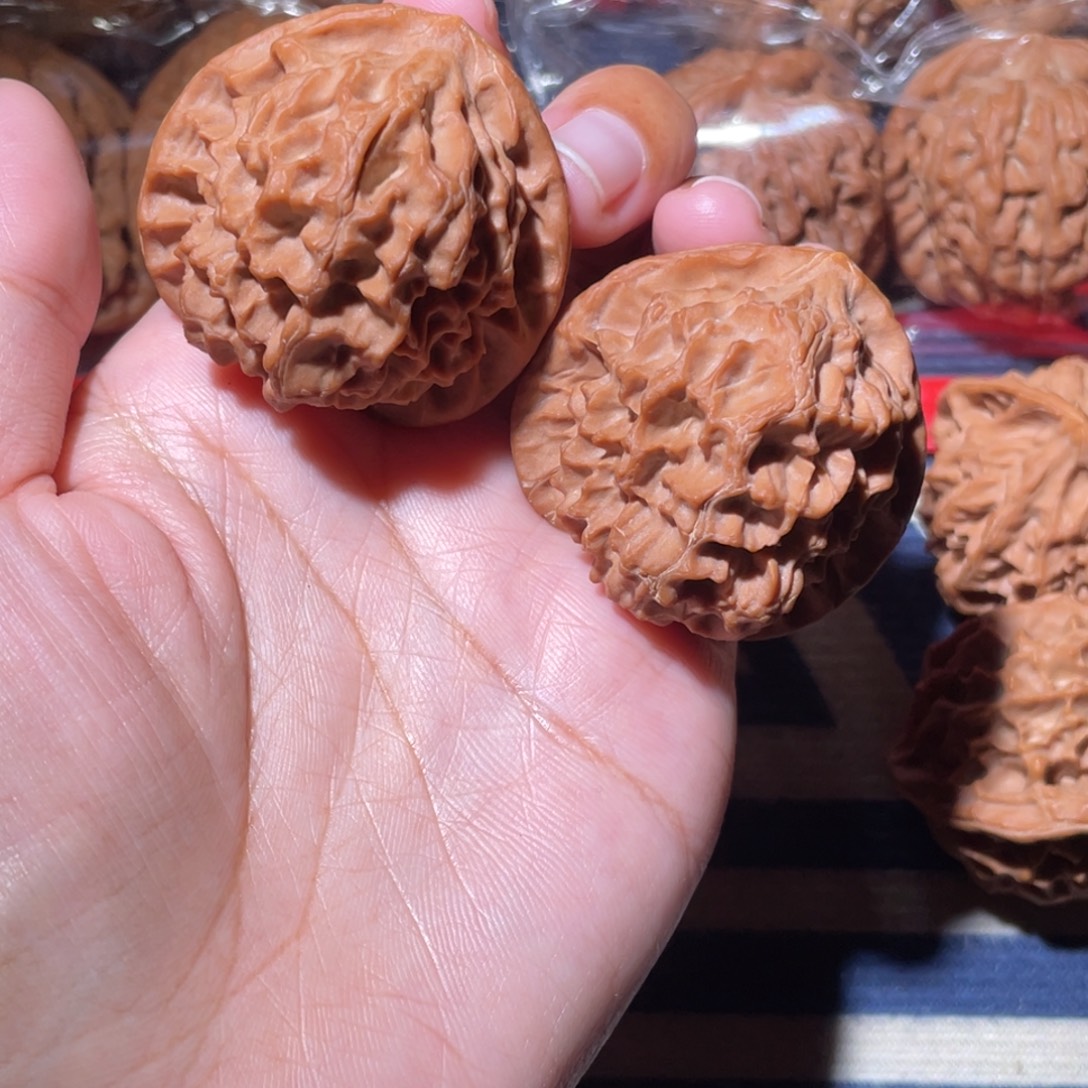 Q***松文玩核桃吊坠龙麟42