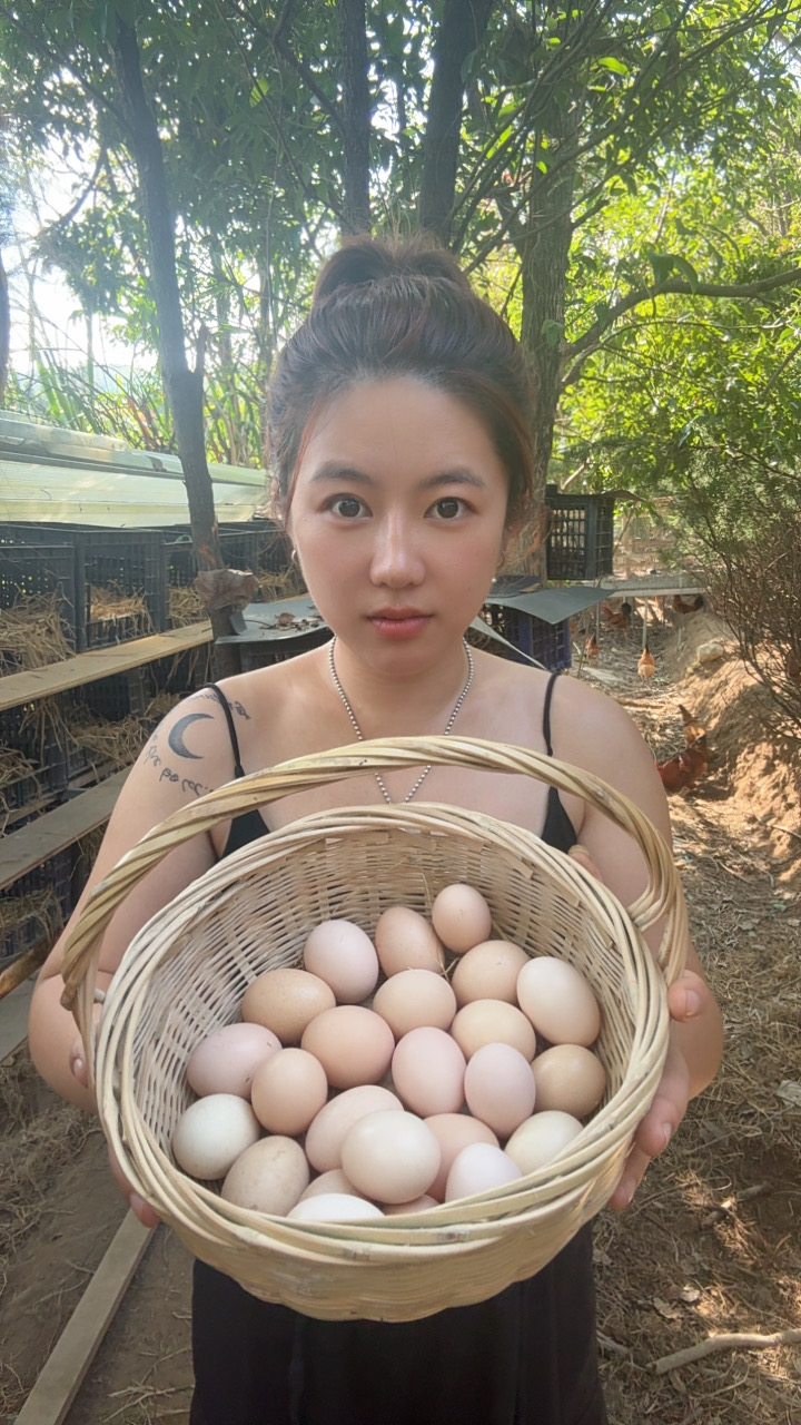 农家散养新鲜初生土鸡蛋山林纯五谷喂养孕妇月子适用