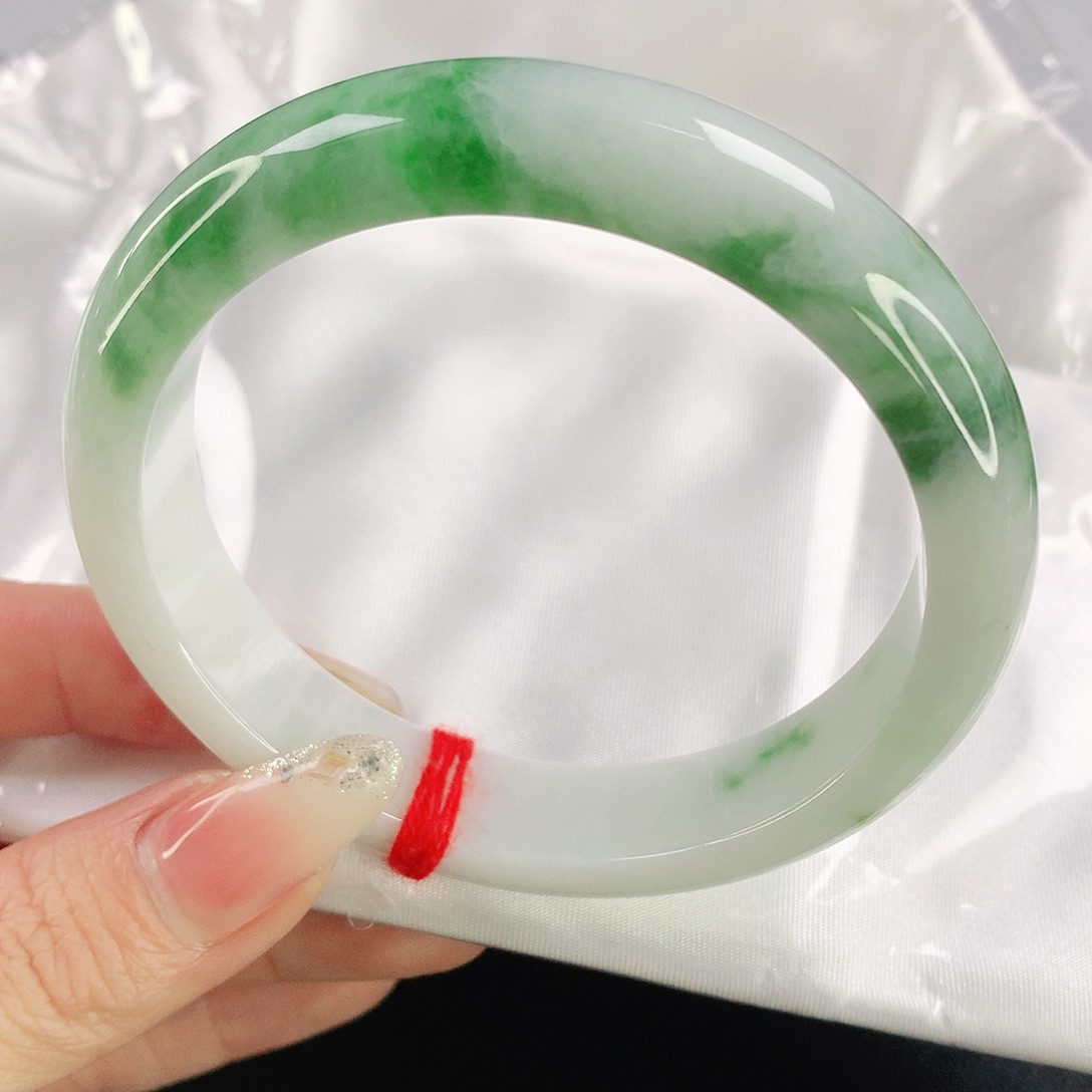 翡翠手镯未镶嵌58圈口