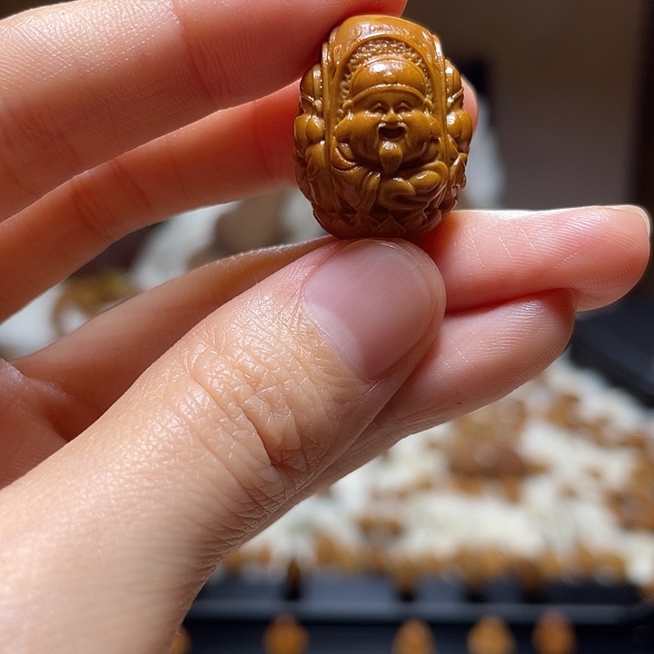 橄榄核吊坠八方来财