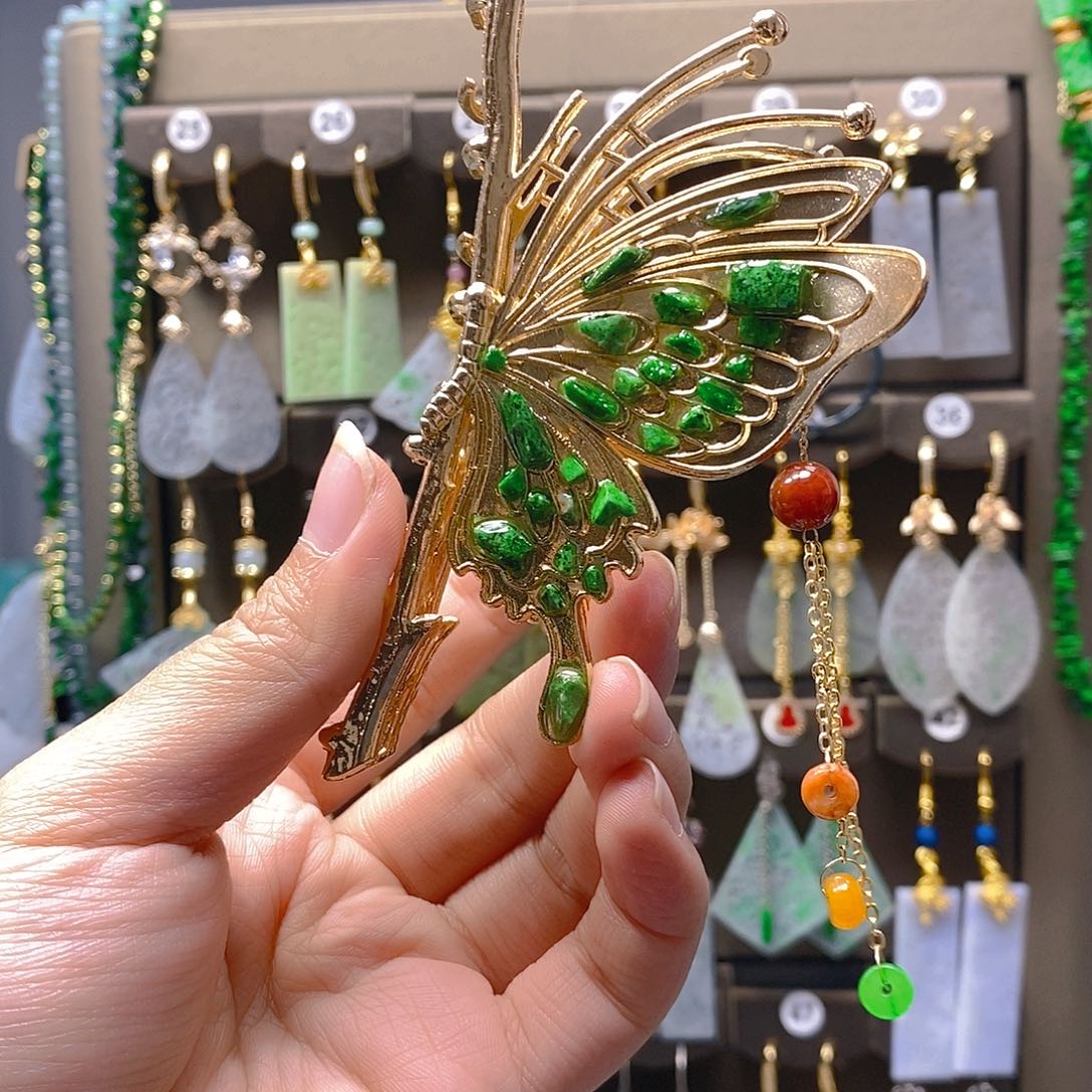 未镶嵌翡翠耳饰翡翠