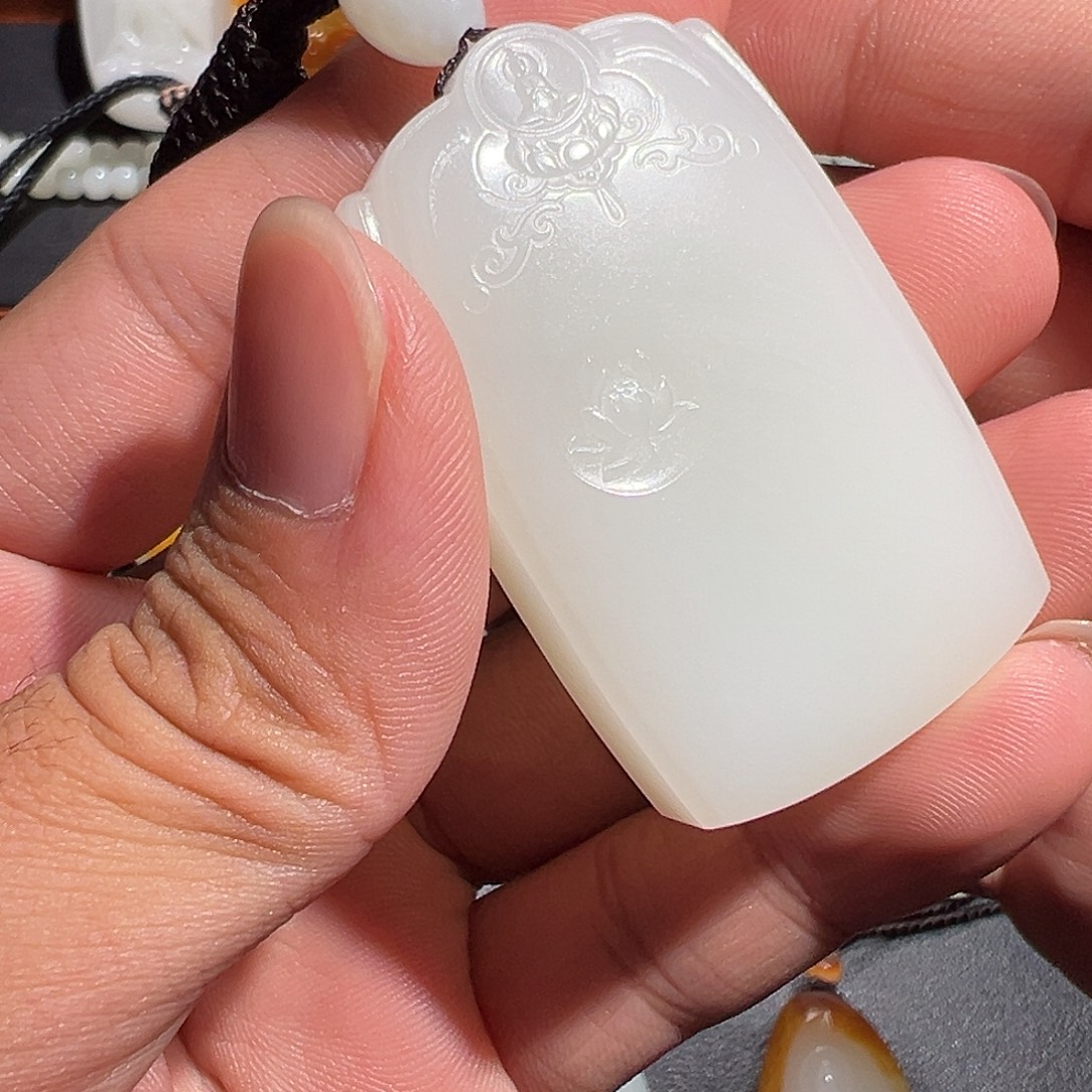 暗***迷和田玉未镶嵌颈饰