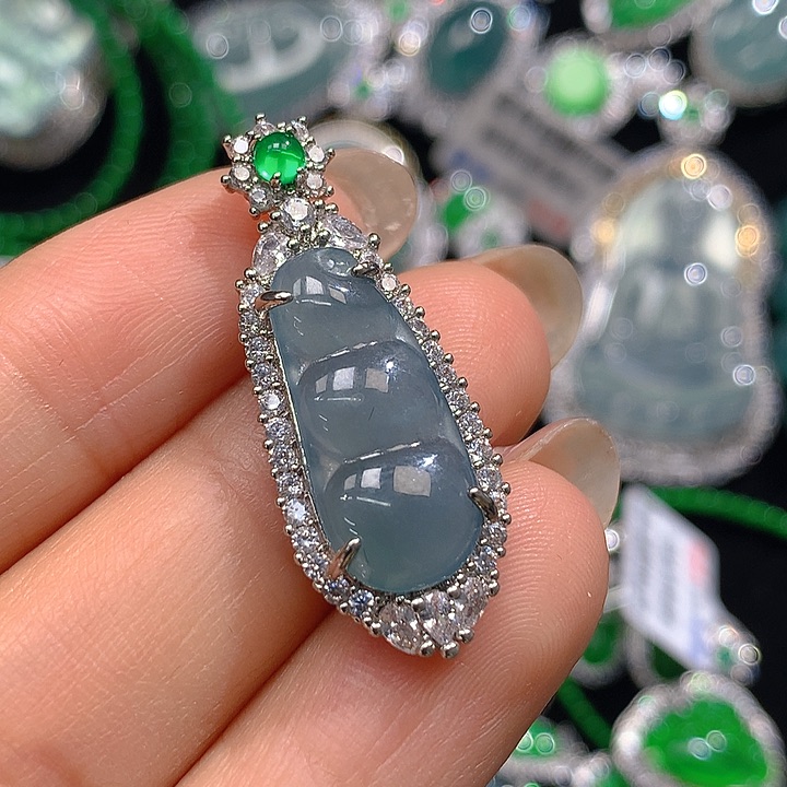 翡翠颈饰未镶嵌翡翠