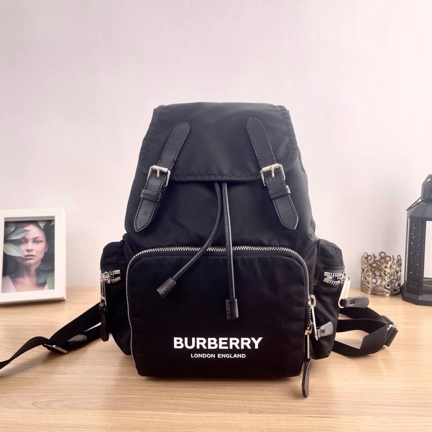 95新 BURBERRY/博柏利 字母logo双肩包/2138
