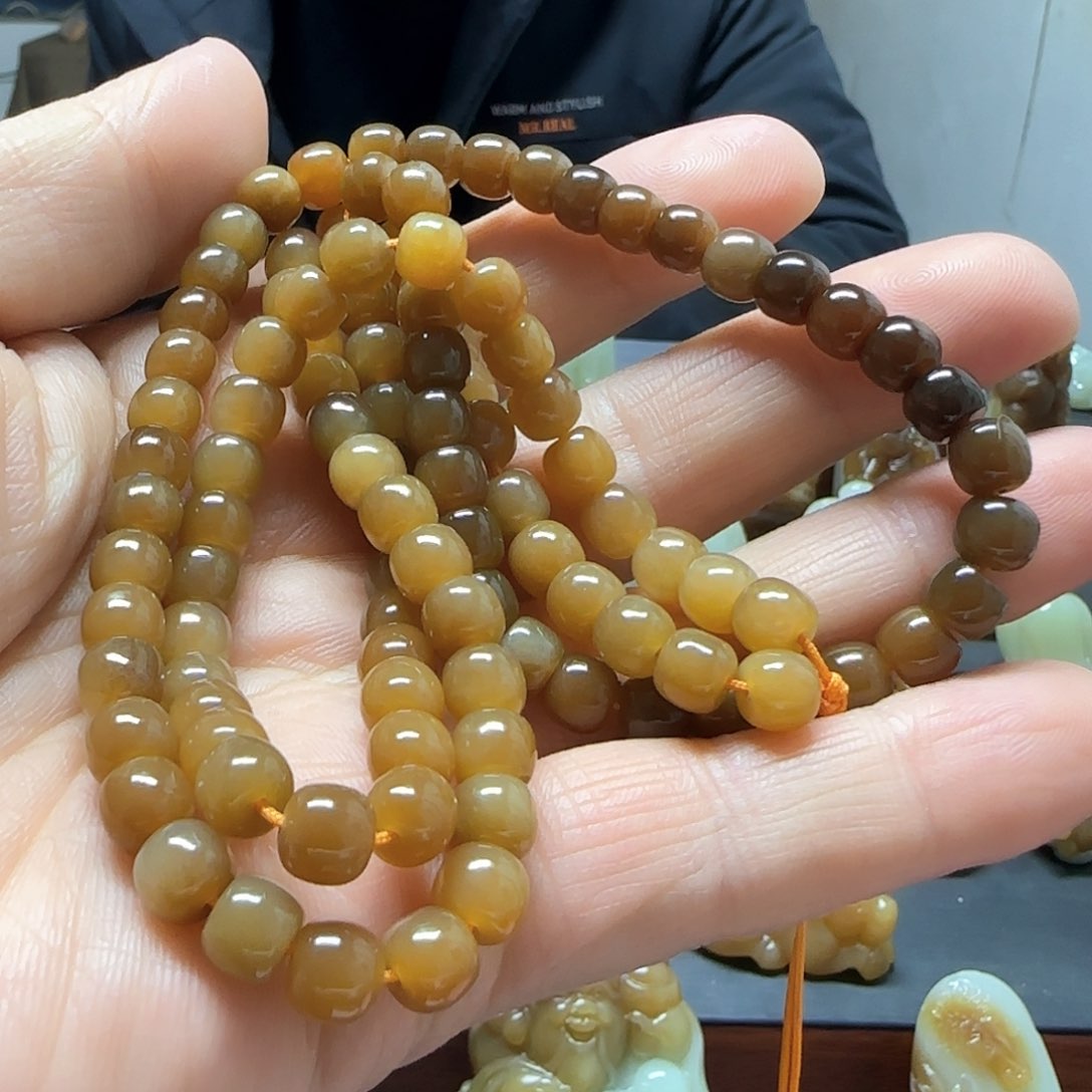 和田玉颈饰未镶嵌