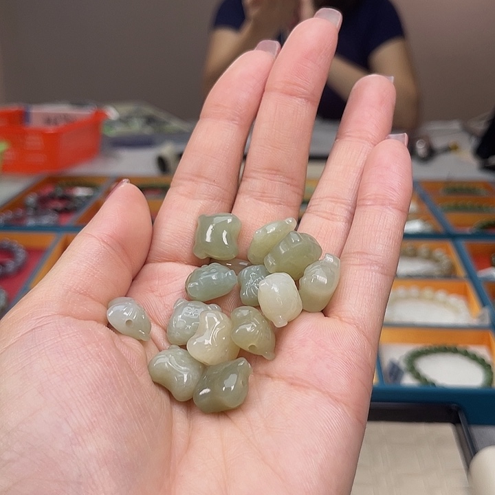 未镶嵌手串和田玉A2多样性发一