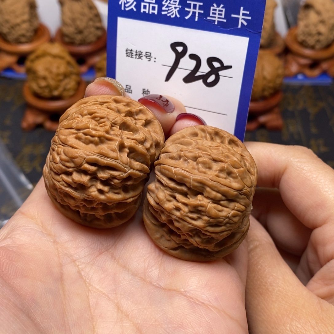 文玩核桃把件来****、正磨盘全品40。 928