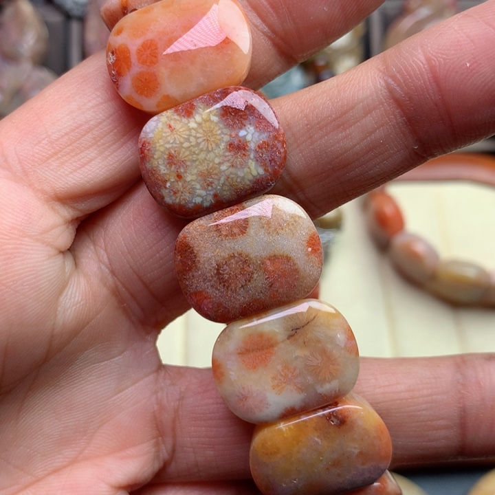 硅化珊瑚（珊瑚玉）颈饰未镶嵌