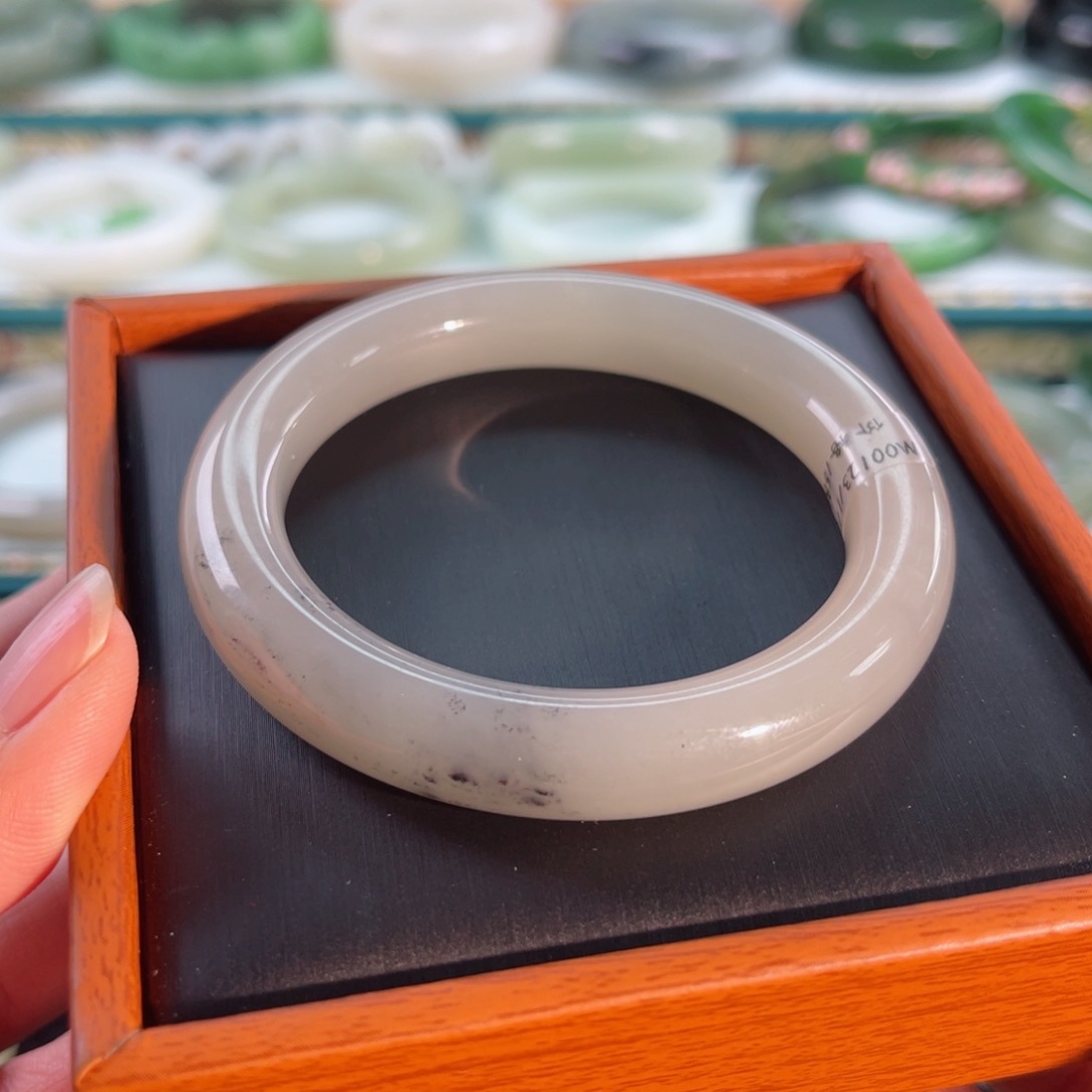 和田玉手镯未镶嵌飘墨55