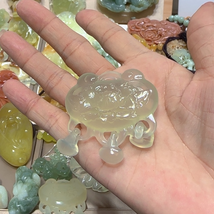 蛇纹石玉吊坠未镶嵌
