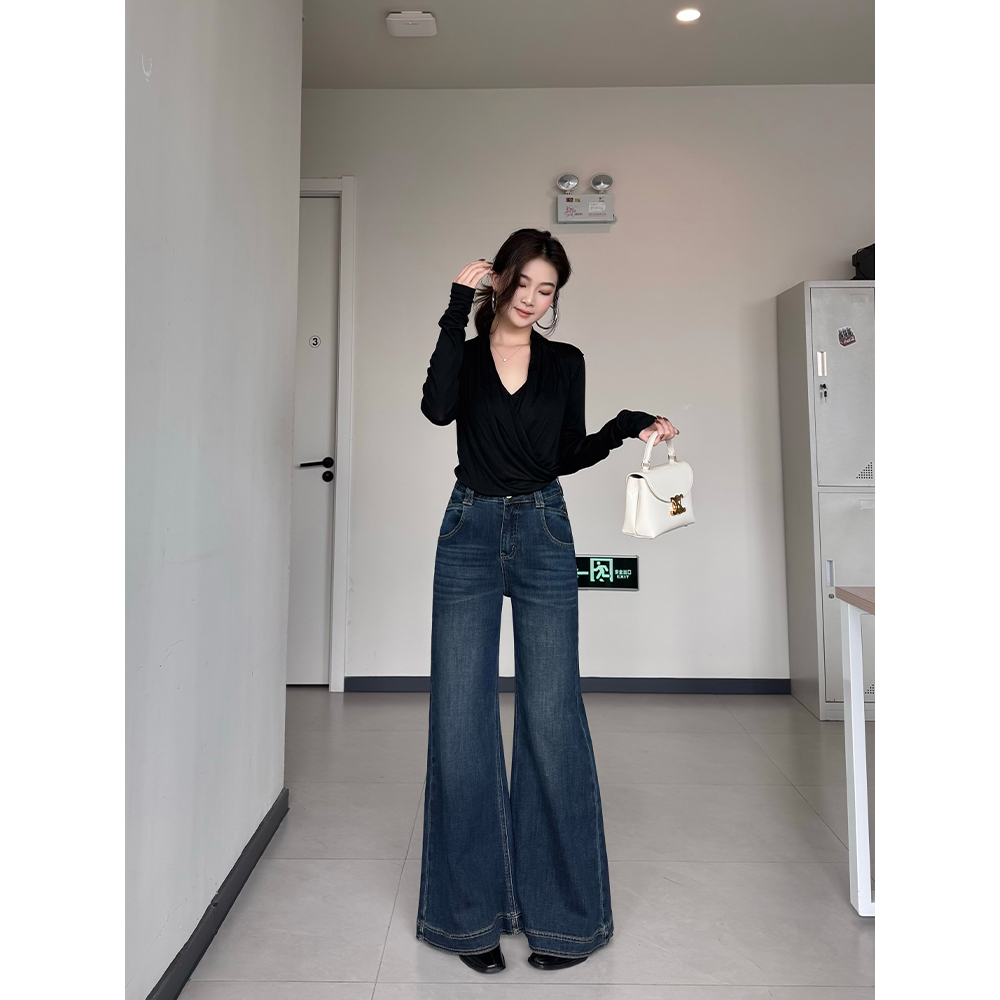 Yuki•2025秋季新款不贴腿中高腰复古深蓝显瘦百搭款微喇牛仔裤女