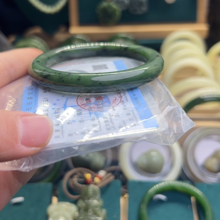 和田玉手镯未镶嵌60.9圈围3725