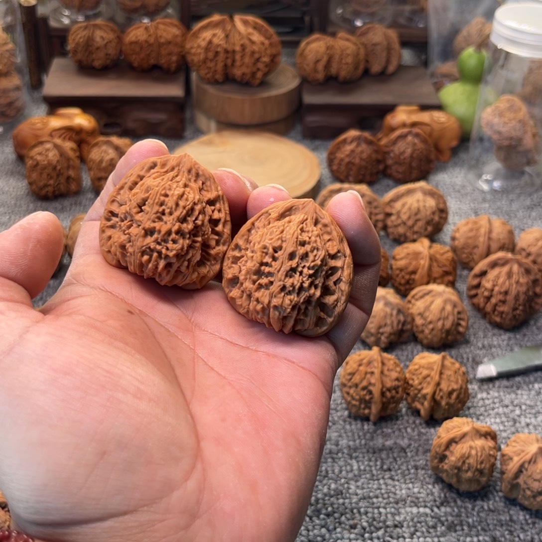 释***然文玩核桃把件全品逐鹿南疆