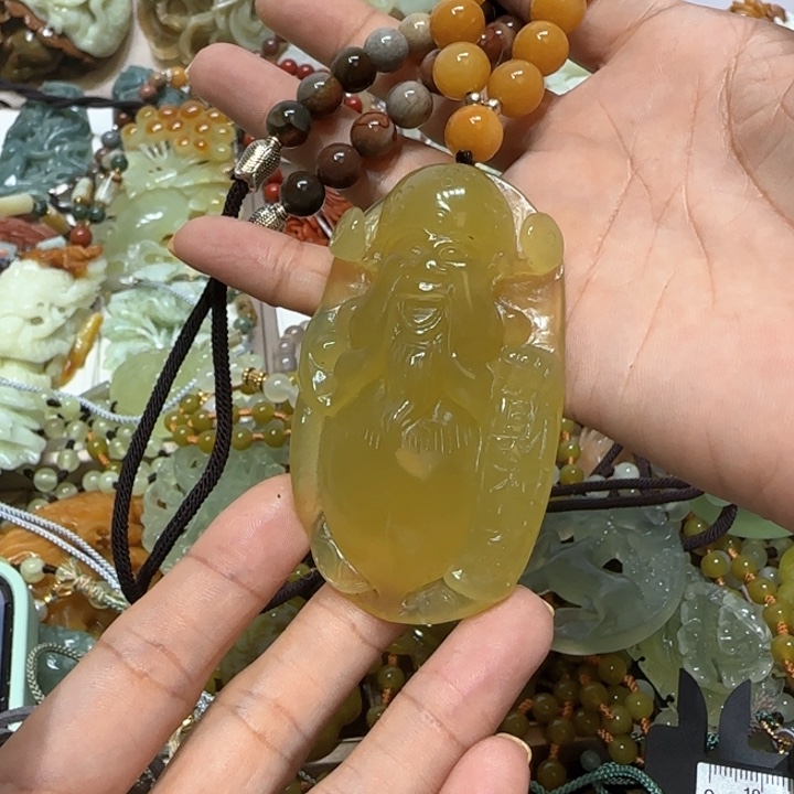 蛇纹石玉未镶嵌吊坠