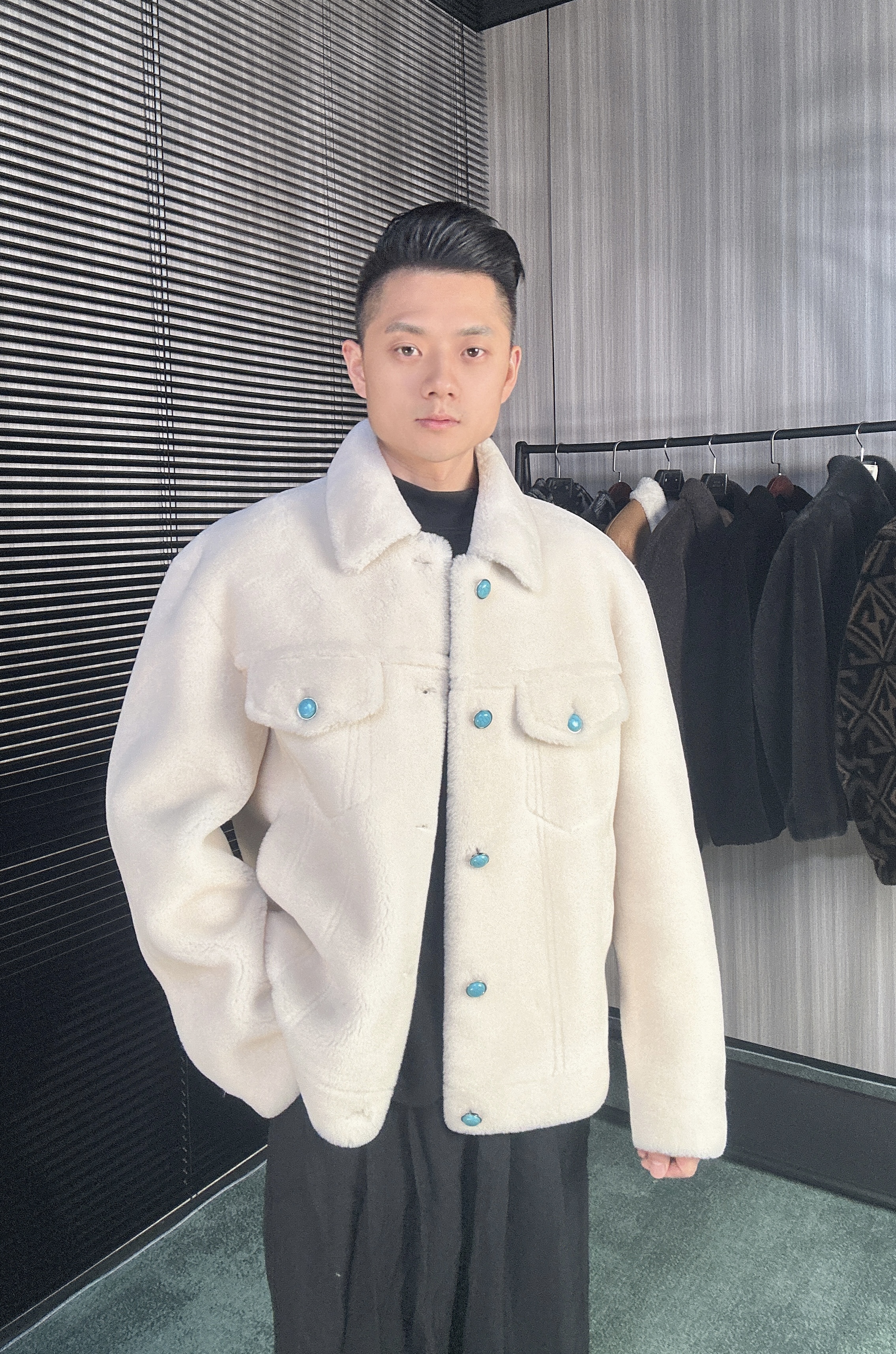 海宁全羊毛夹克翻领外套 米白色年轻时尚  毛绒加密加厚保暖性好