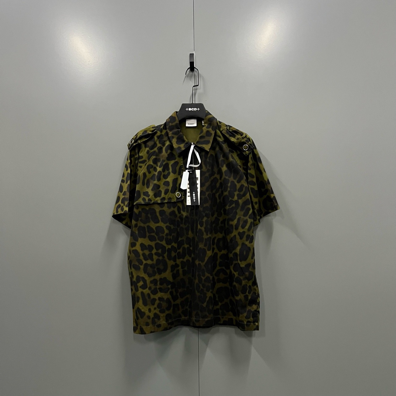 95新 BURBERRY/博柏利 (ll) 巴宝莉 豹纹半拉链短袖衬衫 M