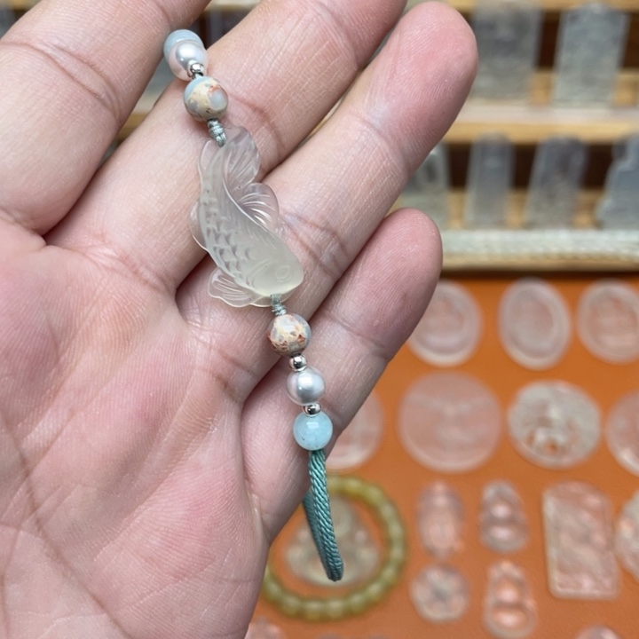 蛇纹石玉未镶嵌颈饰