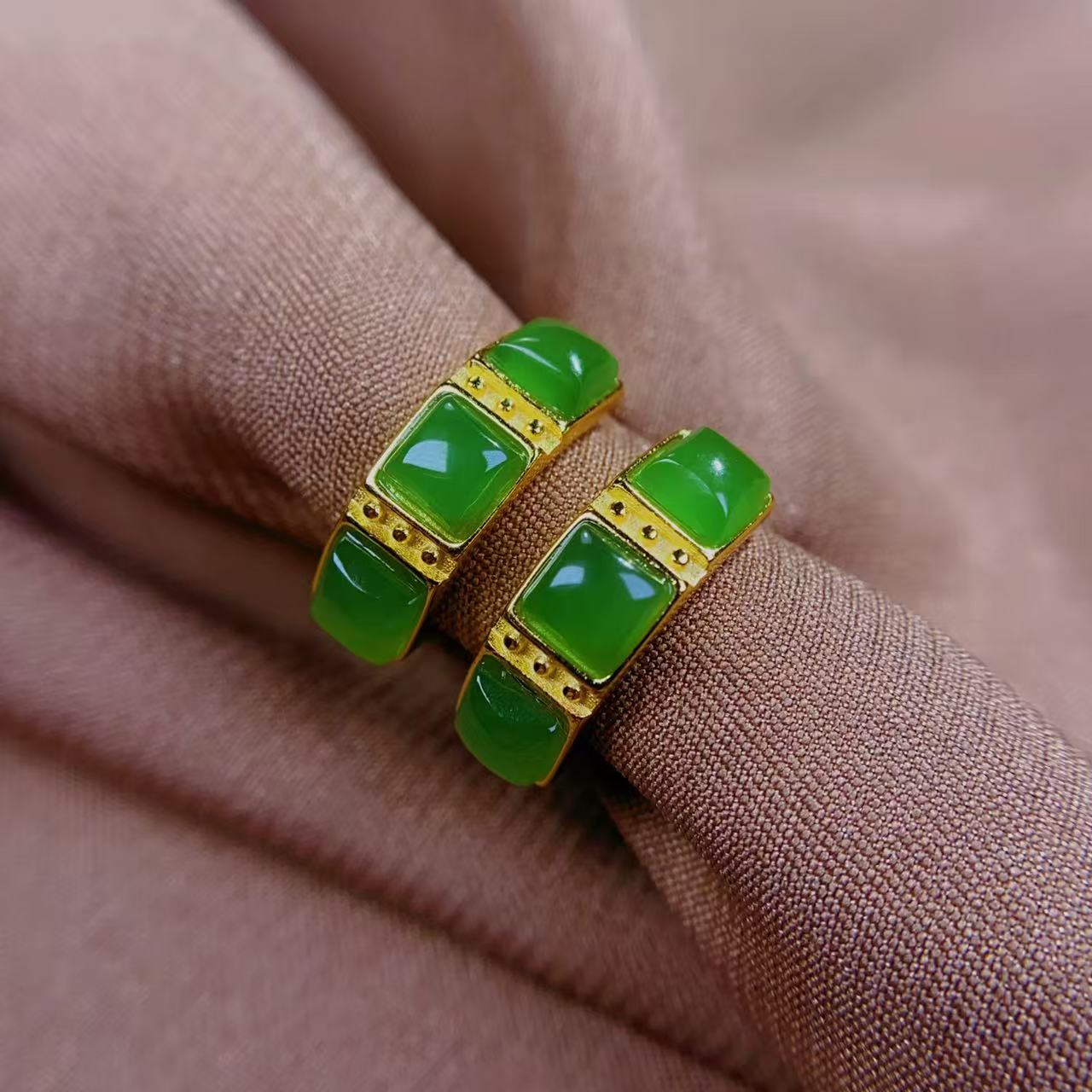 高品质和田玉碧玉S925银镶嵌耳扣