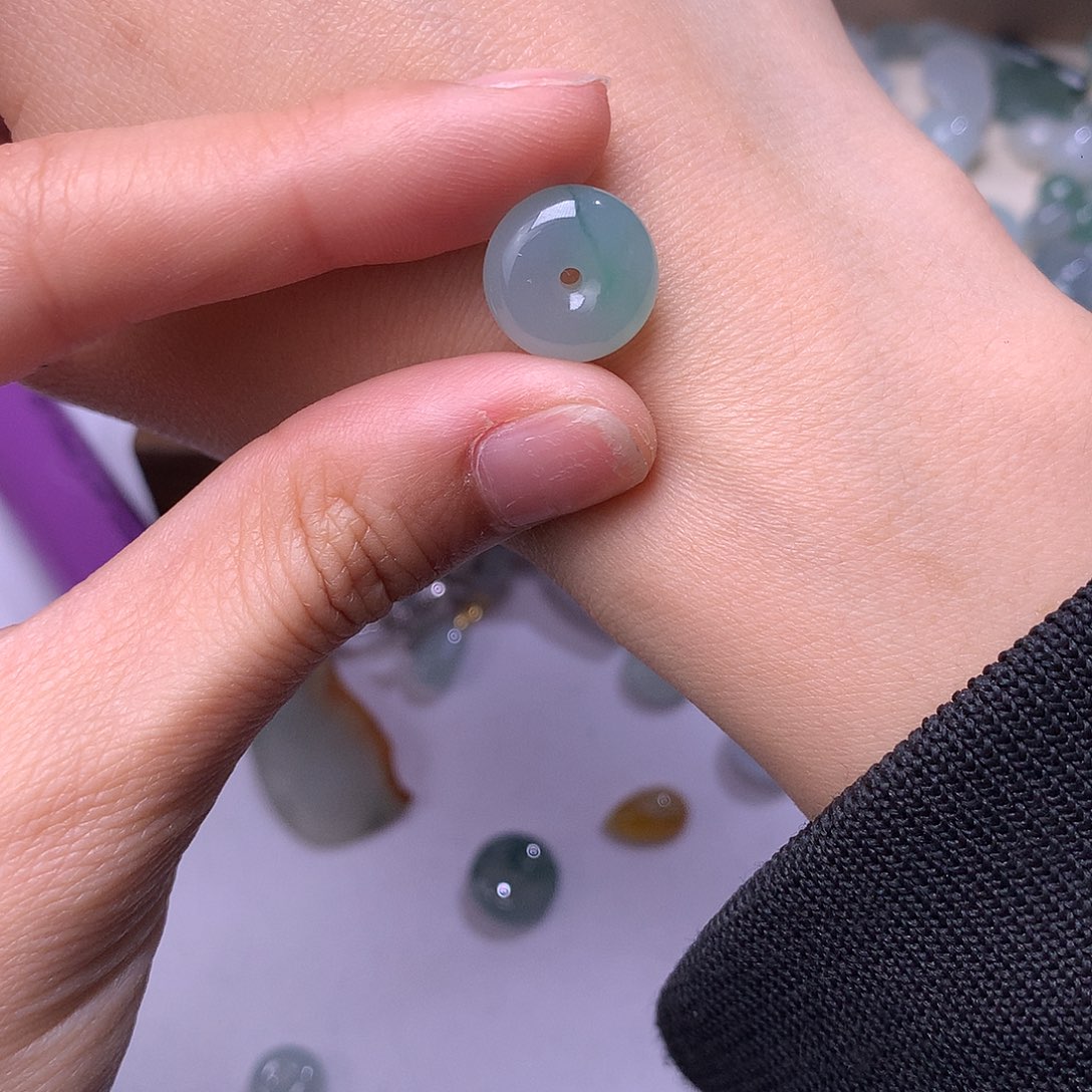 懒***黄翡翠未镶嵌颈饰拍2单