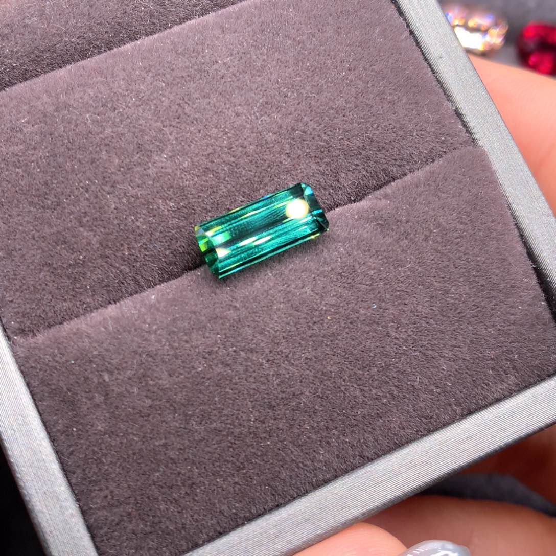 碧玺3.58克拉拉贡蓝碧玺未镶嵌