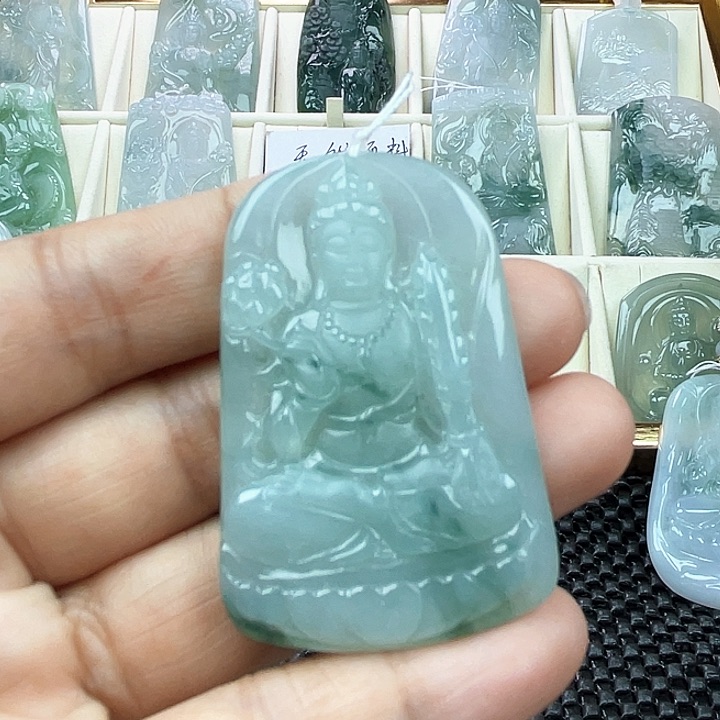 翡翠未镶嵌颈饰雾****窗天然翡翠虚空藏菩萨