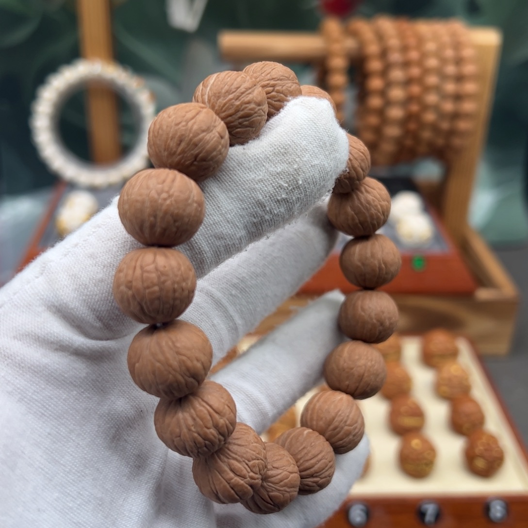 吊坠猴头核桃凤羽