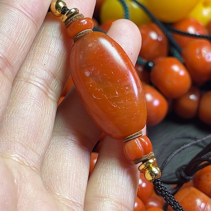 颈饰琉璃思**想琉璃………….