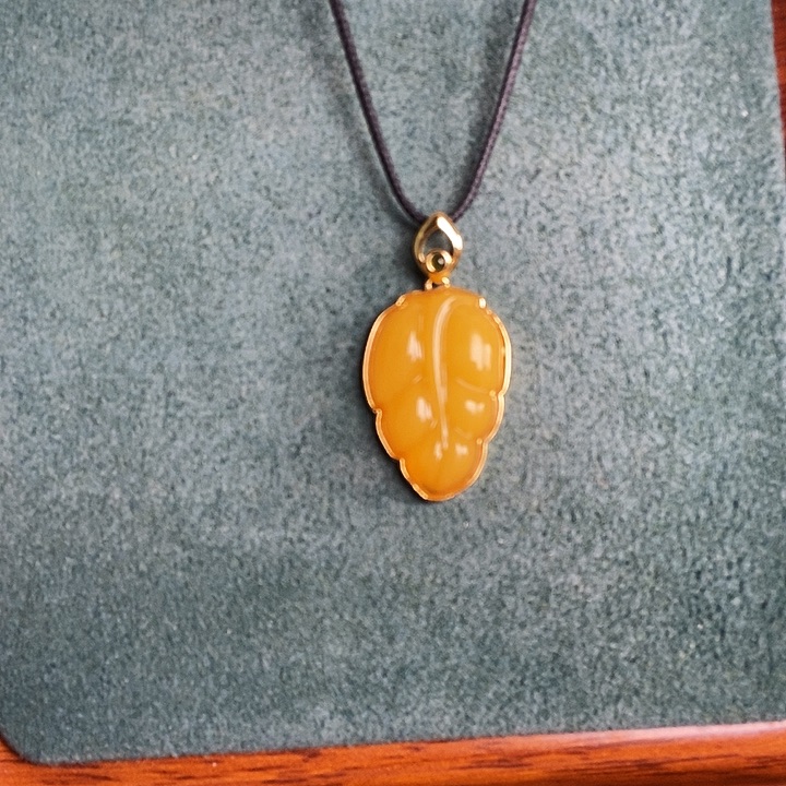 蜜蜡银S925镶嵌颈饰吊坠