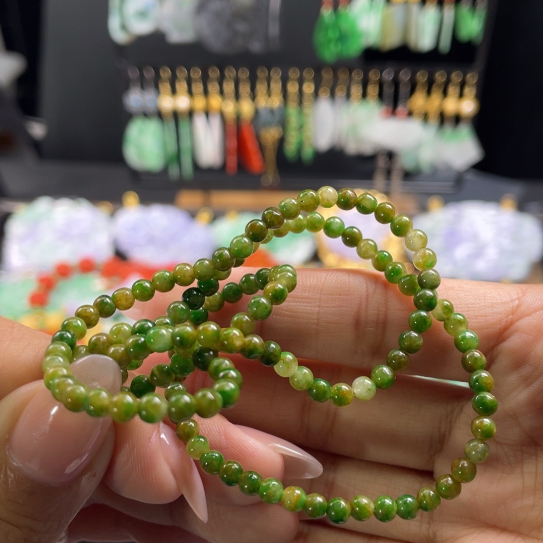 白***姐翡翠未镶嵌颈饰代编织