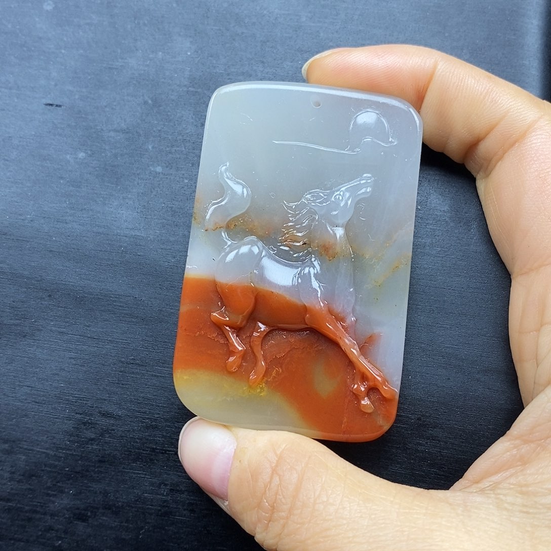 石英质玉（黄龙玉）颈饰未镶嵌