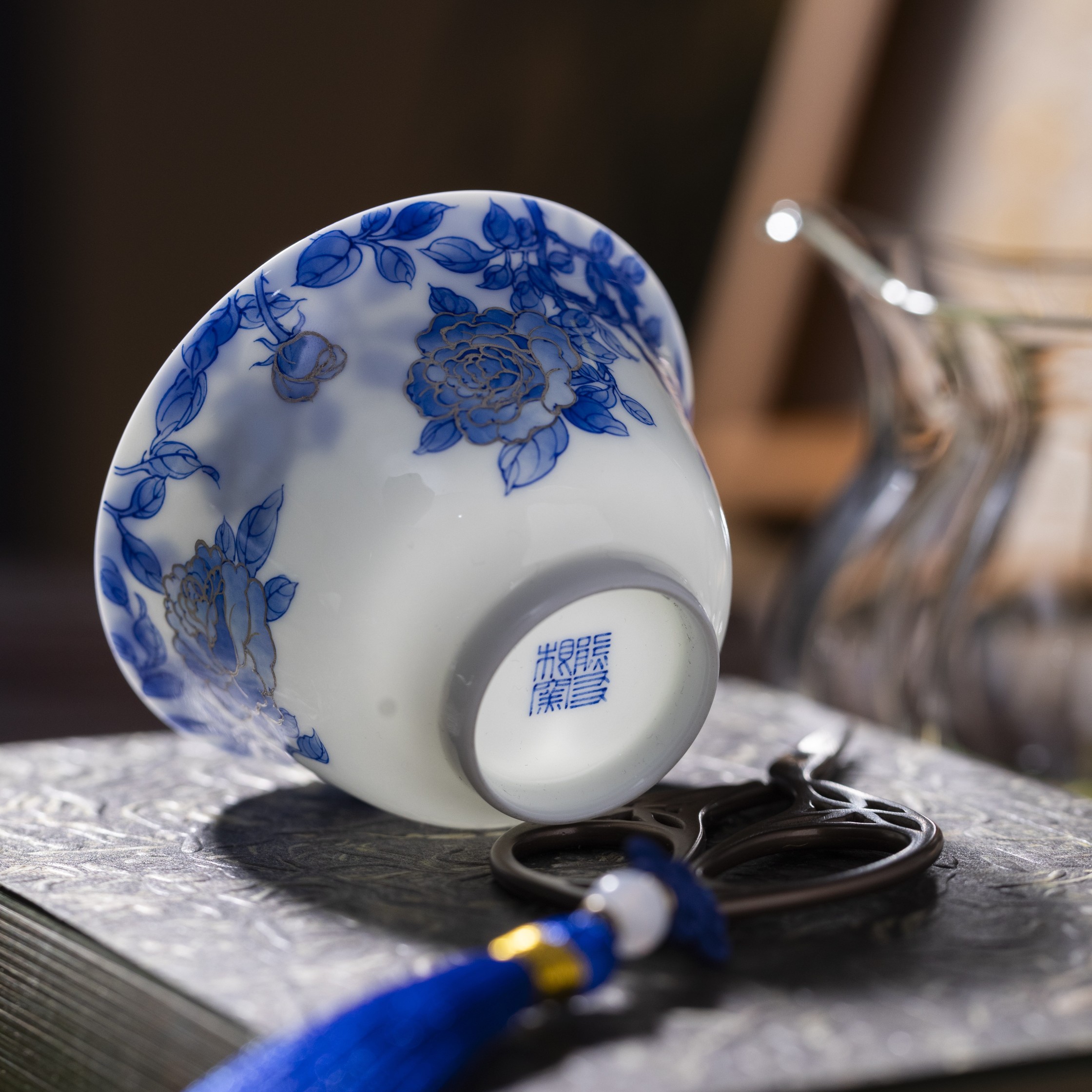 熊友根窑薄胎青花手绘主人杯绽放撇口杯