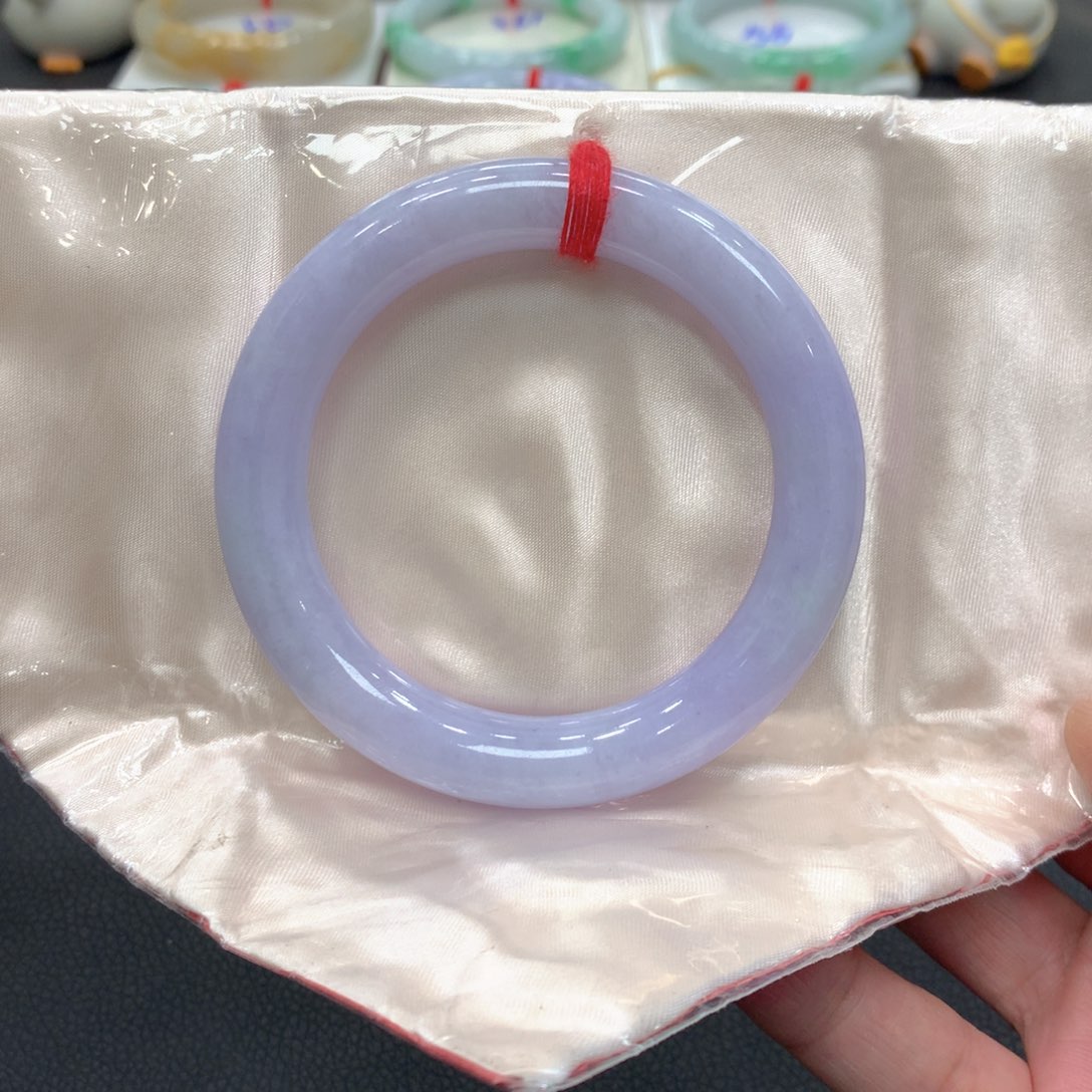翡翠手镯未镶嵌翡翠