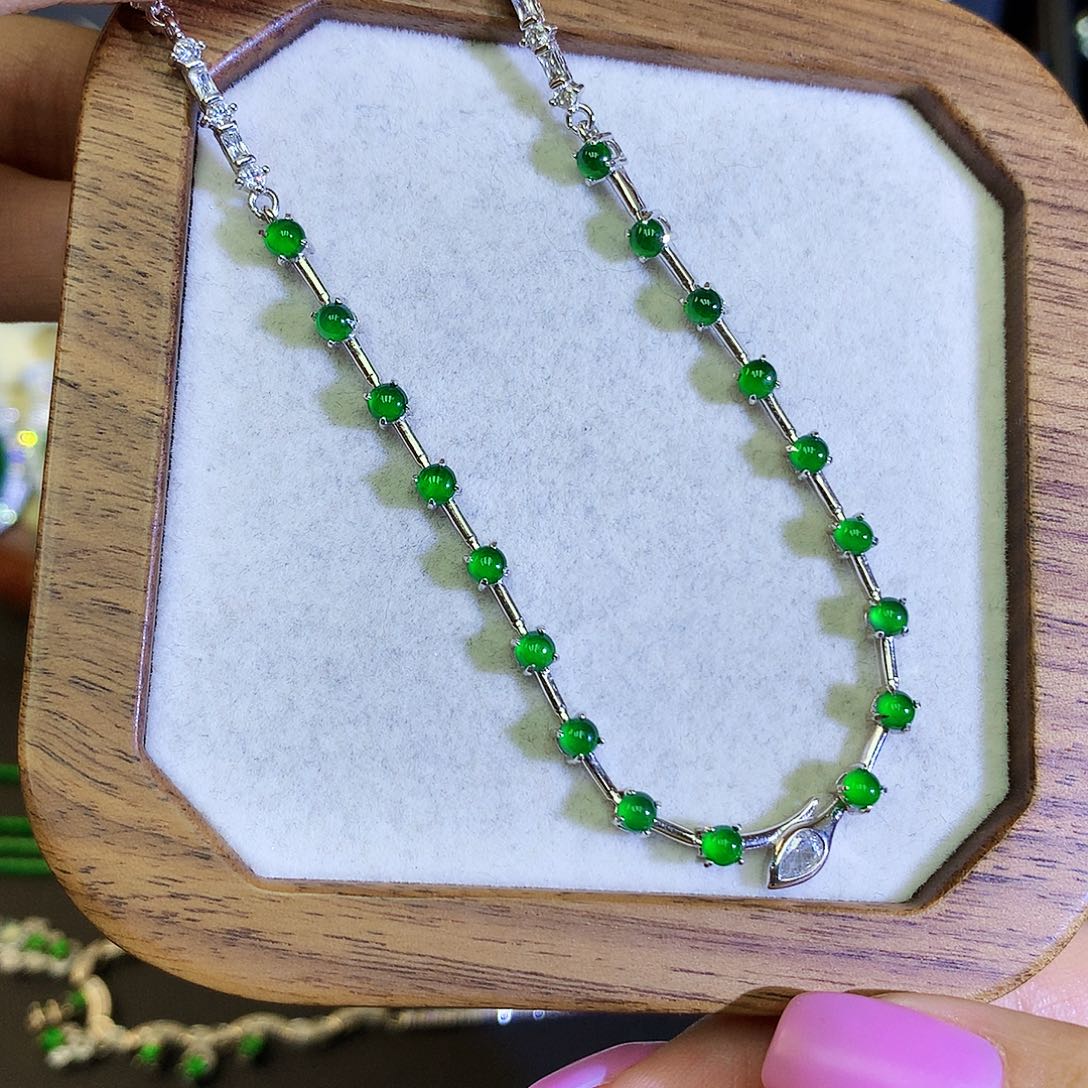 翡翠颈饰银S925镶嵌天然翡翠项链