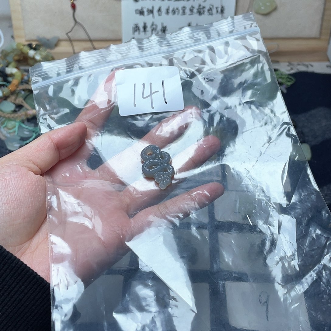 蛇纹石玉颈饰未镶嵌小*