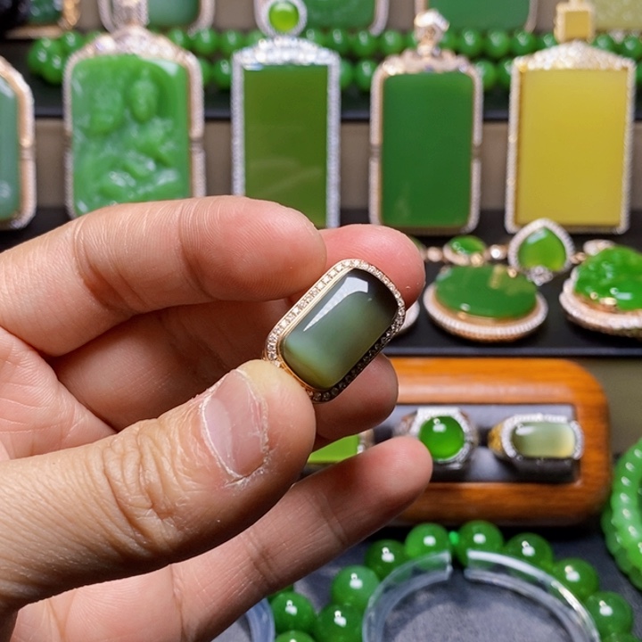 吊坠(不含链)18K金镶嵌和田玉青****心