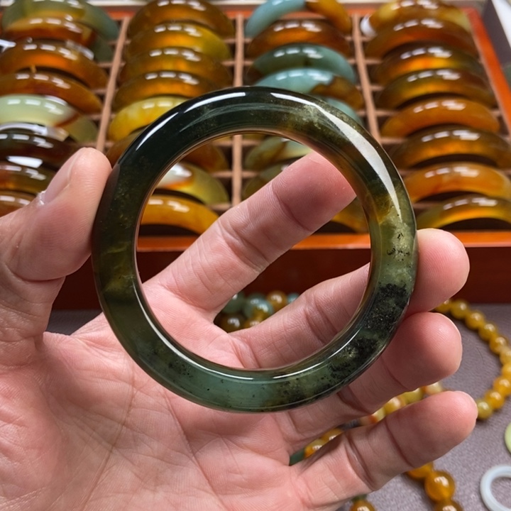 蛇纹石玉手镯未镶嵌嘟***a
