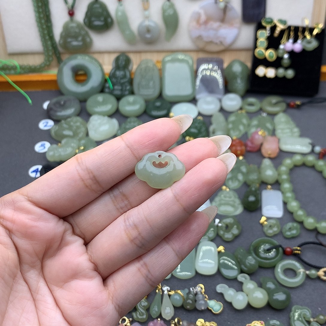 和田玉未镶嵌吊坠(不含链)