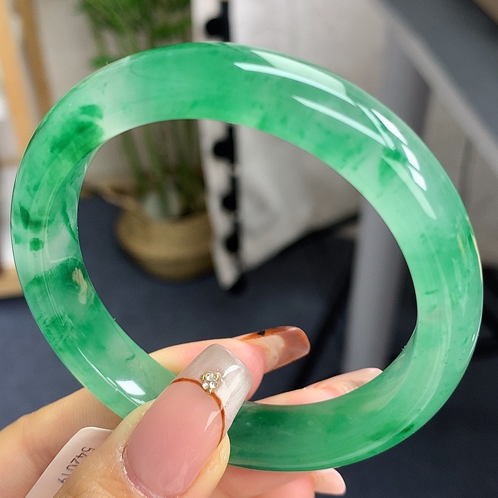 未镶嵌手镯石英质玉