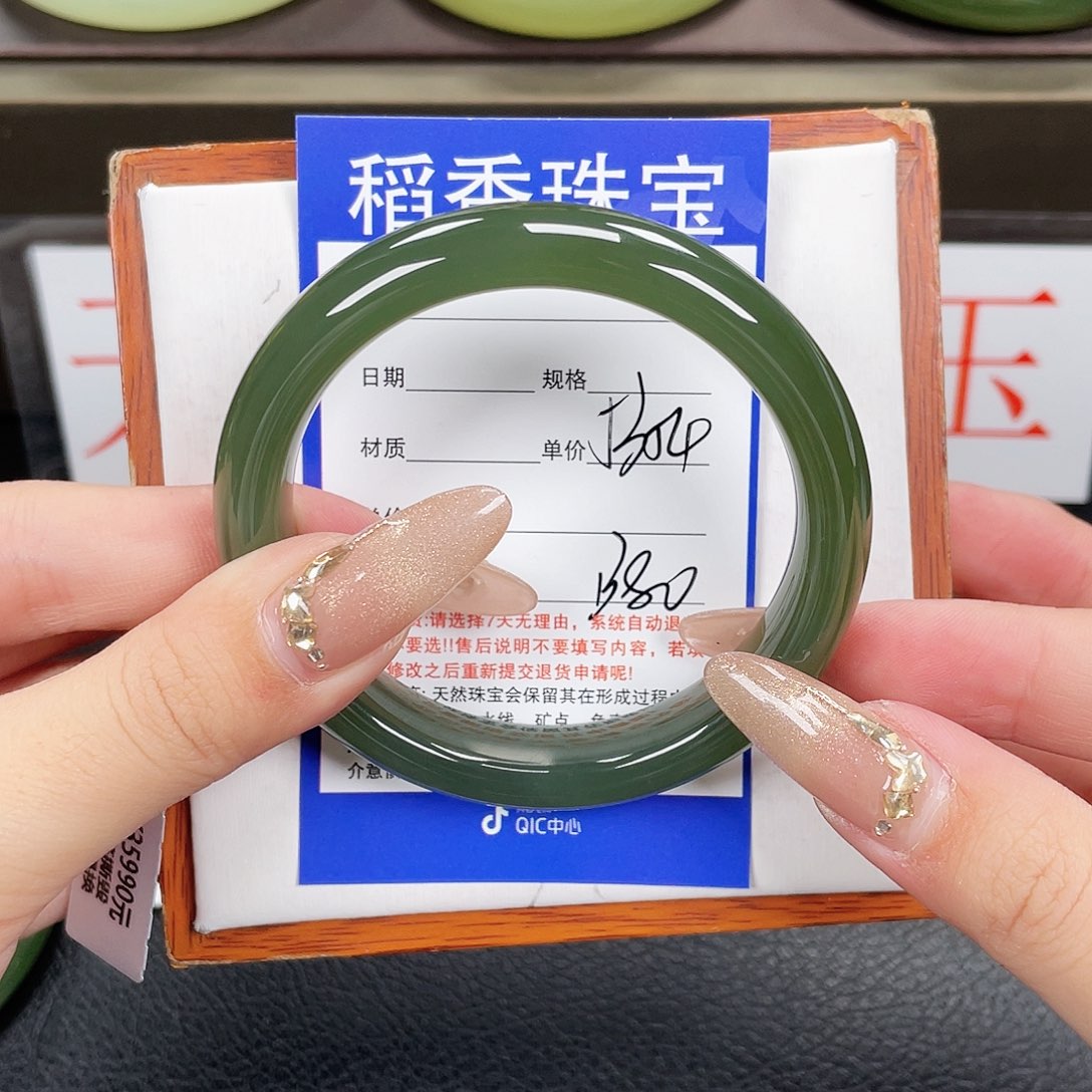 和田玉手镯未镶嵌