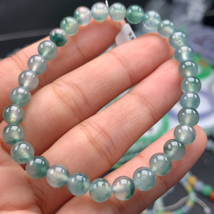 翡翠手镯未镶嵌卡