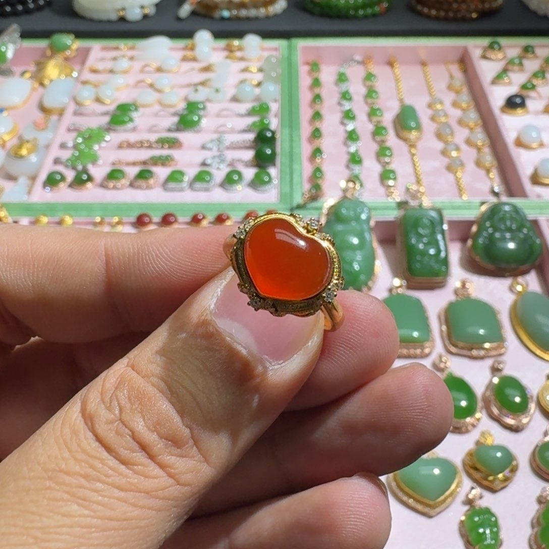 南红玛瑙戒指18K金镶嵌保山河湾冰红爱心戒指