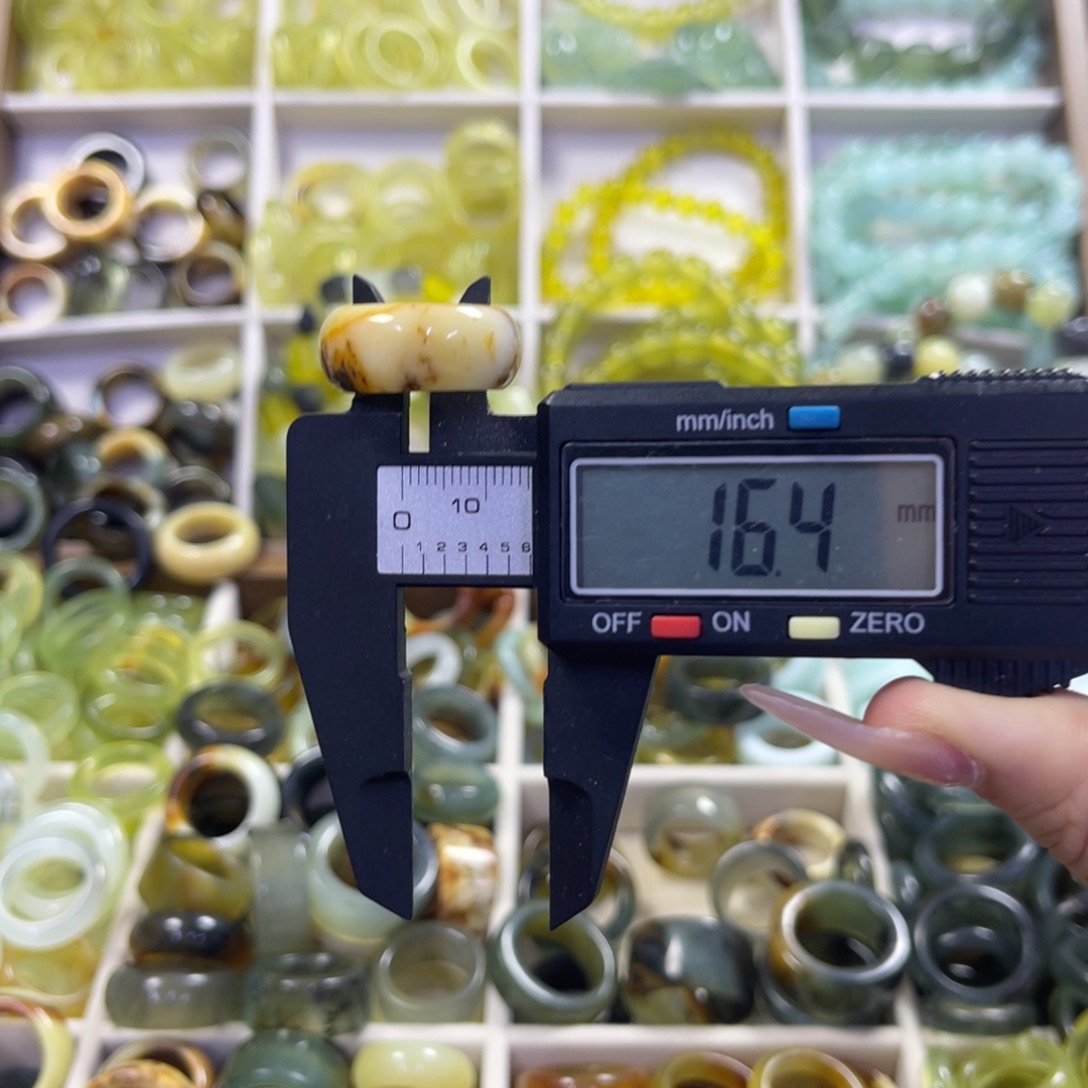 蛇纹石玉未镶嵌手镯38