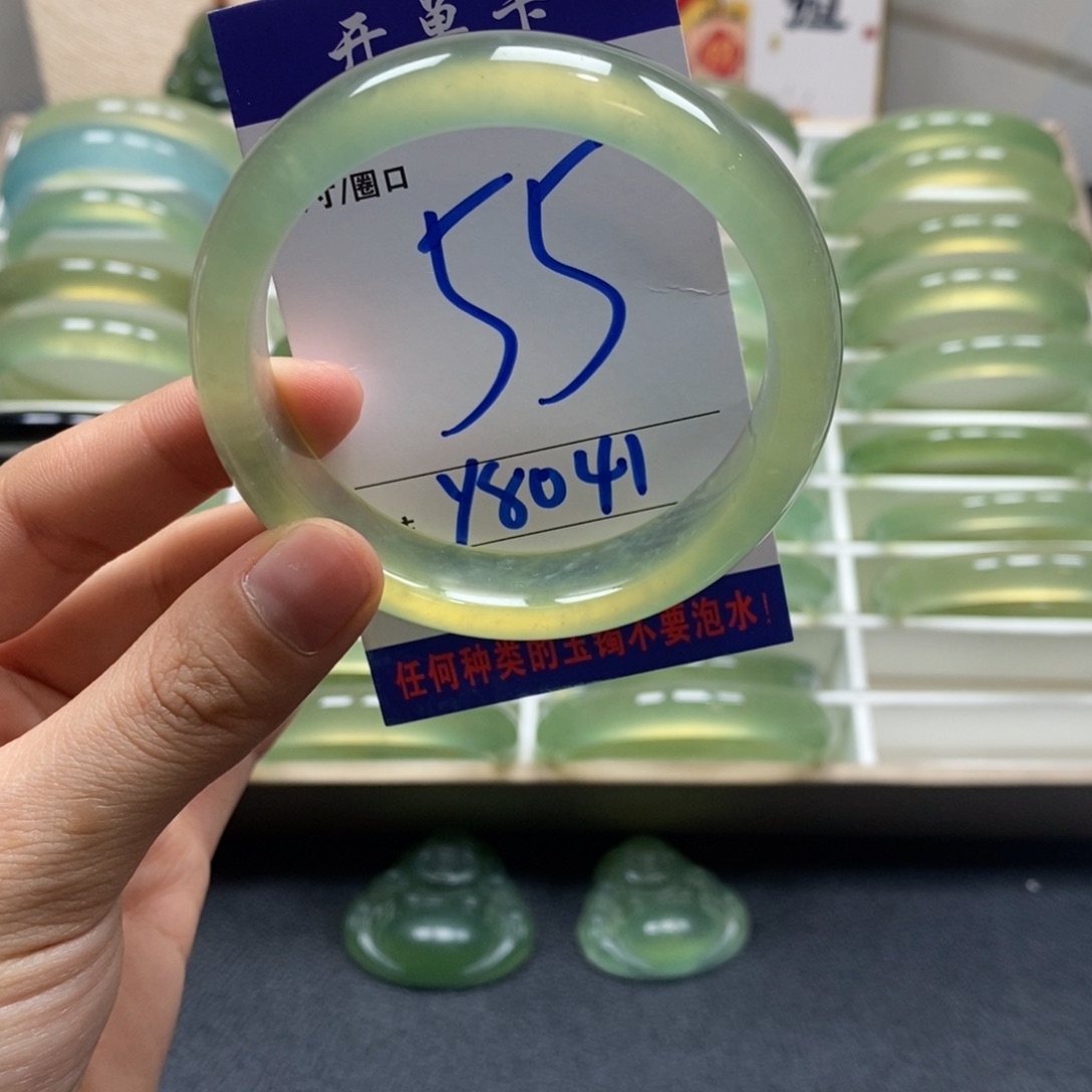 蛇纹石玉手镯未镶嵌