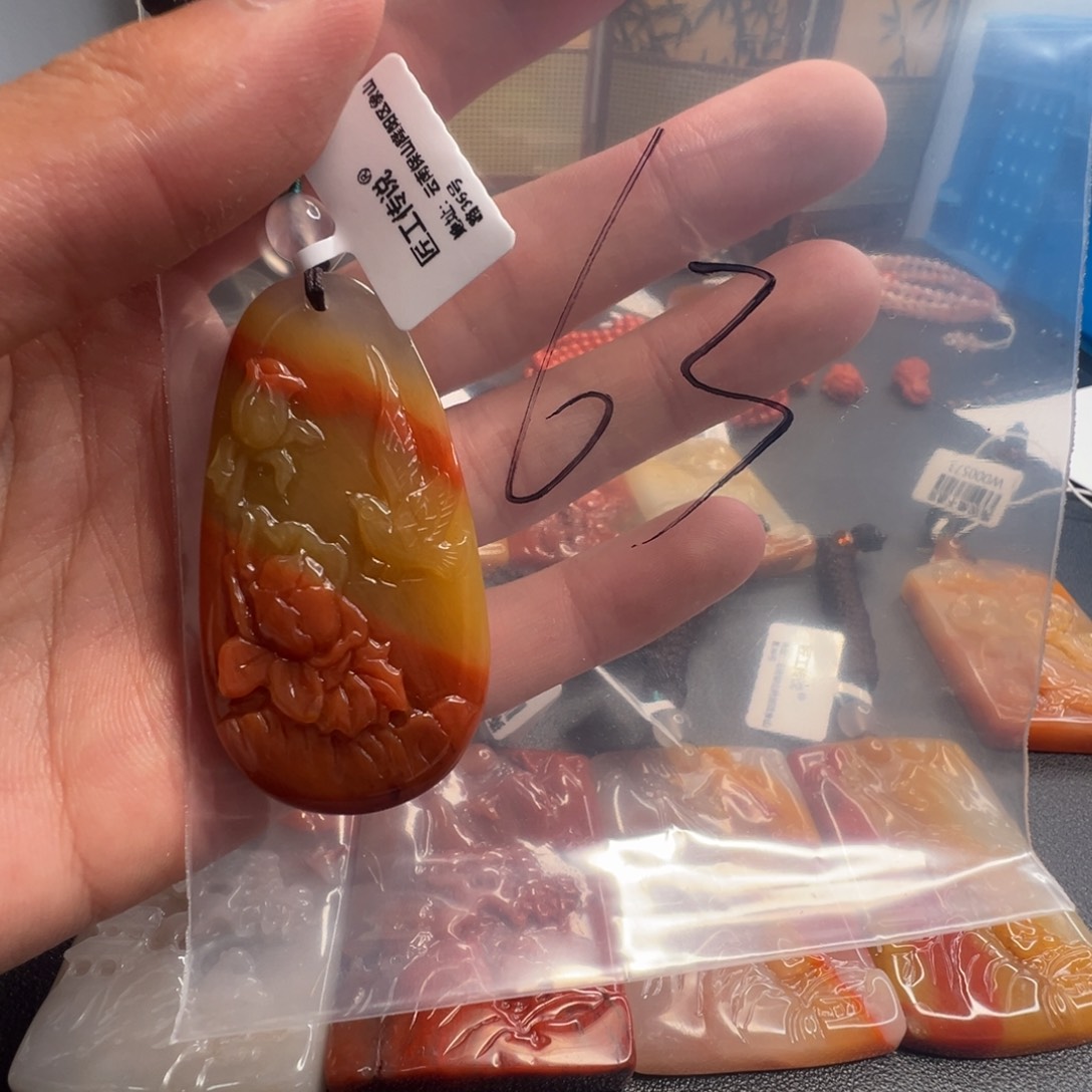 南红玛瑙未镶嵌配饰63号牡丹牌子