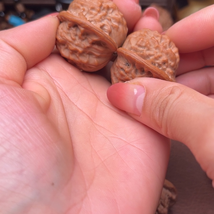 人***欢文玩核桃吊坠瓷娃娃