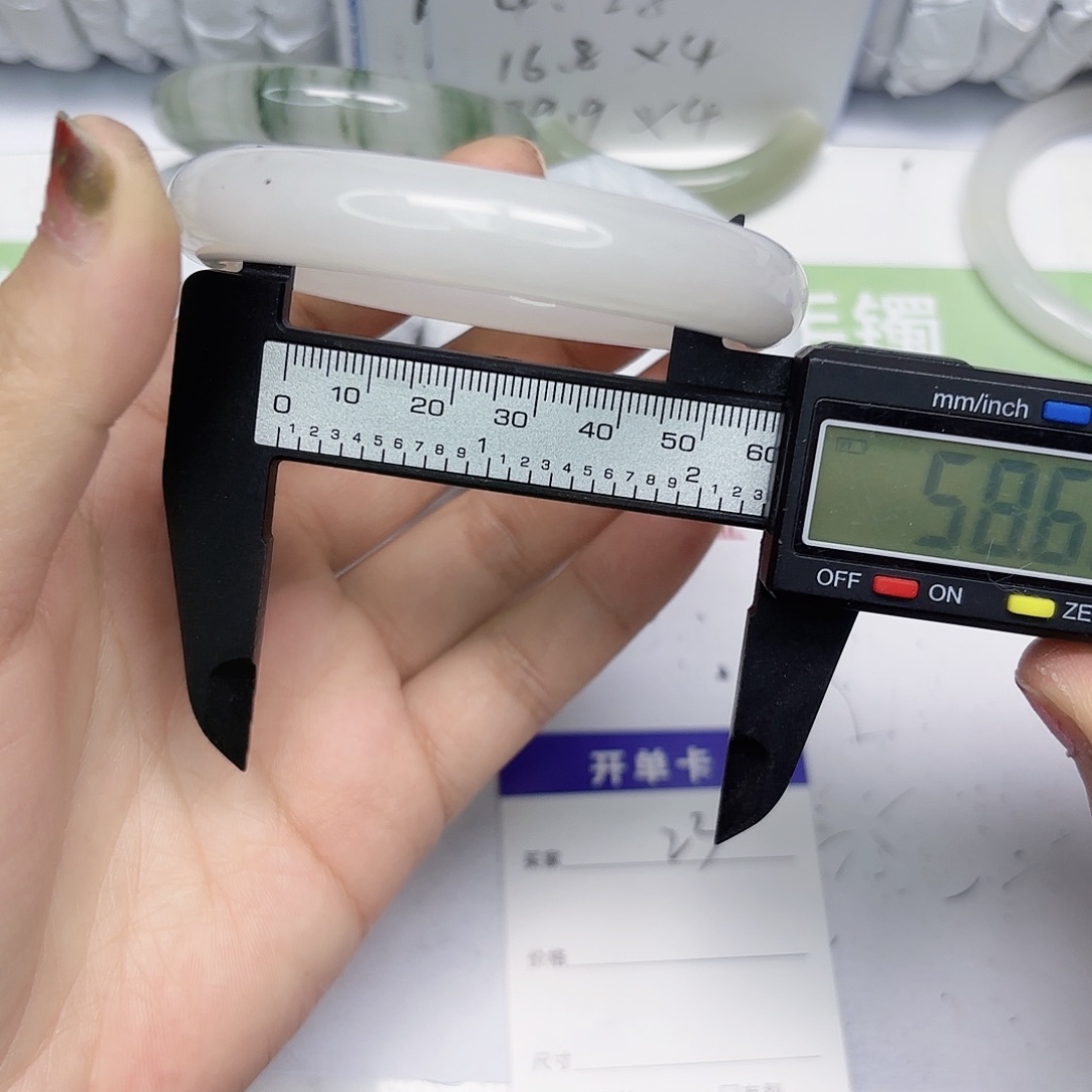 石英质玉未镶嵌手镯