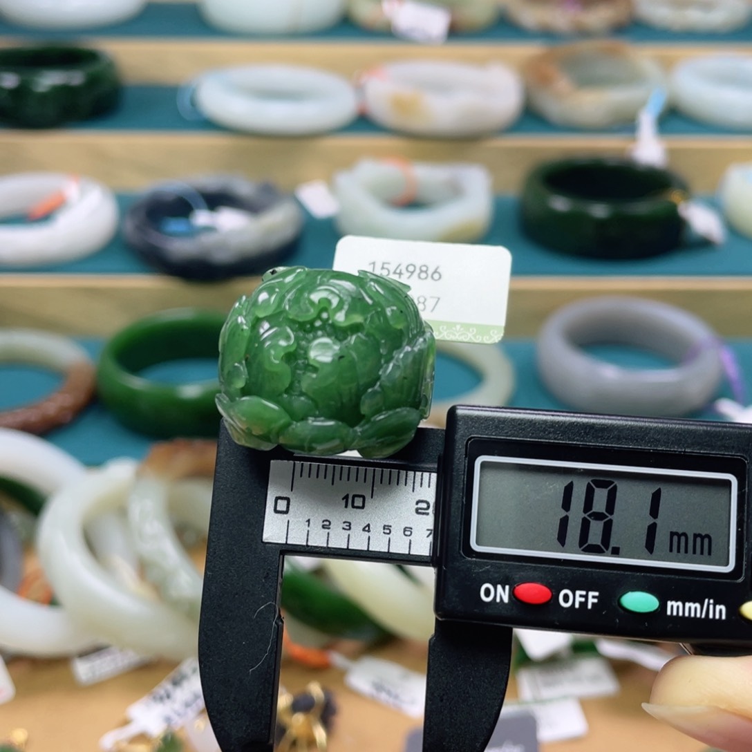 未镶嵌戒指和田玉