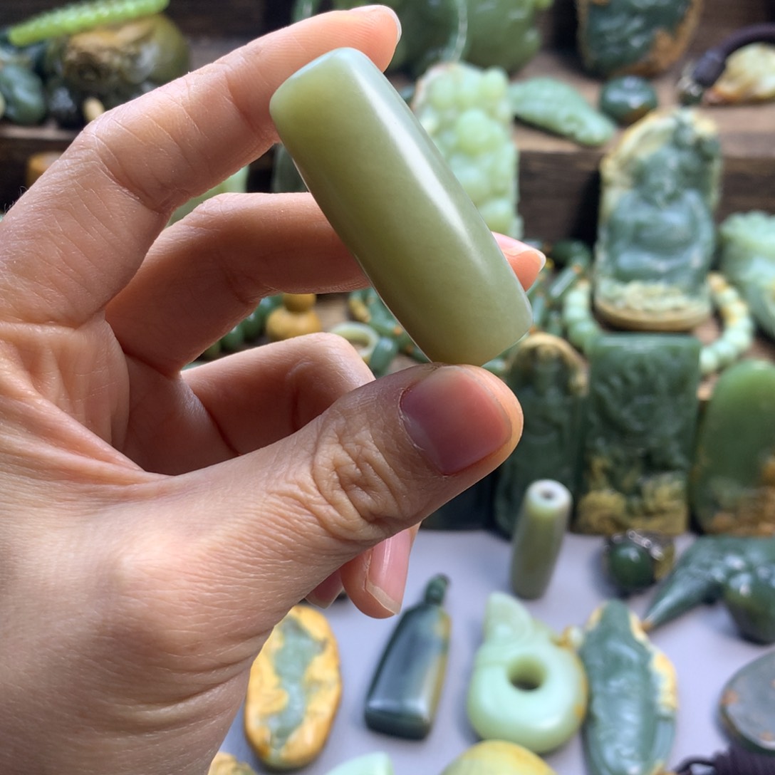 未镶嵌岫岩老玉（透闪石质玉）珠宝奇石老*董