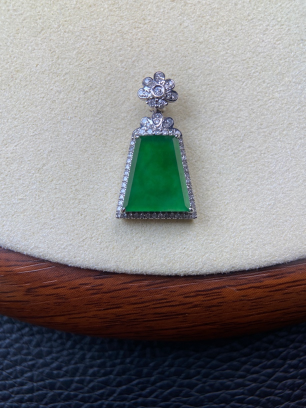 【云壹珠宝】18k金 天然缅甸A货翡翠 无事牌吊坠